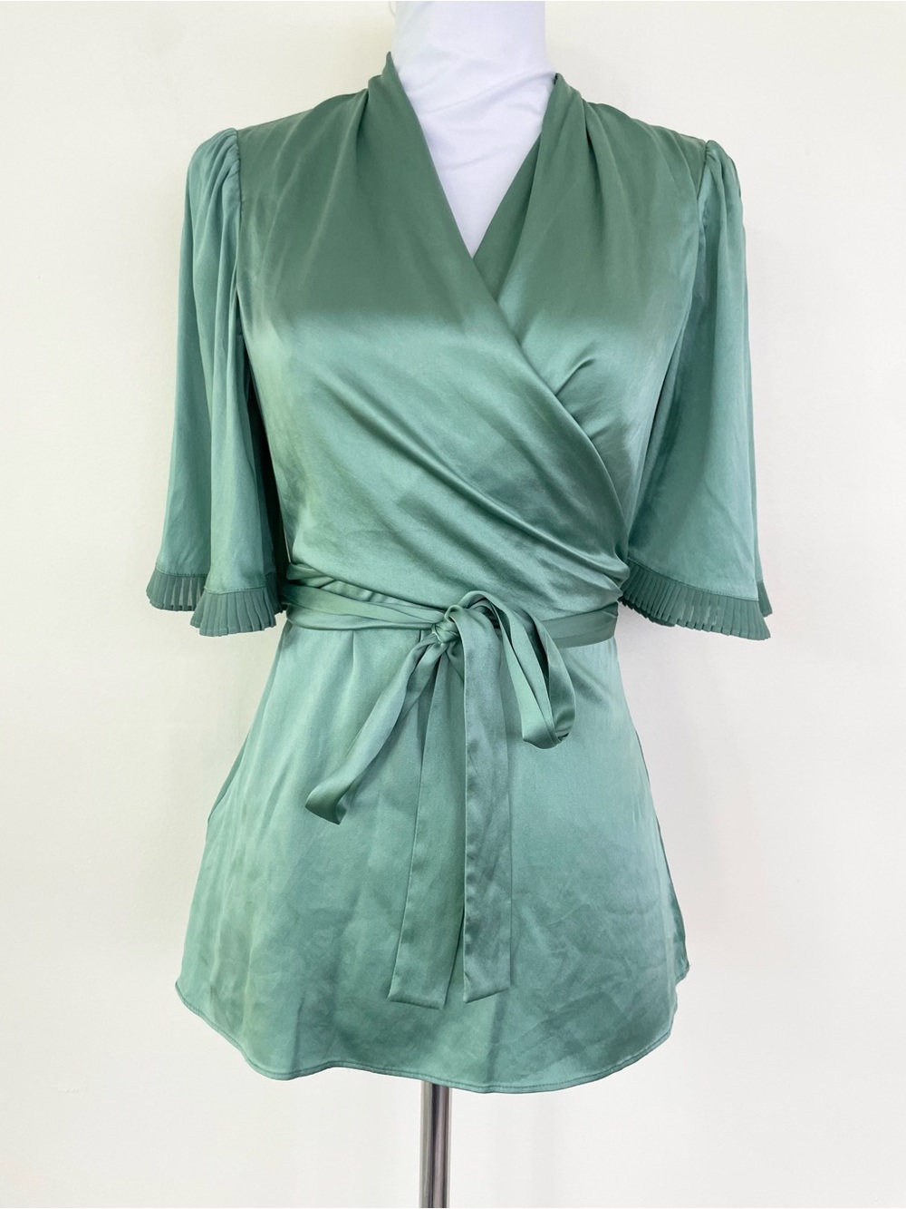 BCBGMaxazria Silk Wrap Front Waist Tie Kimono Sleeve Sage Green Blouse Top XS